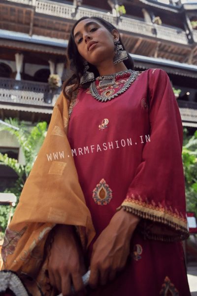 Qalamkar Luxury Lawn | QLL-09 - Image 3