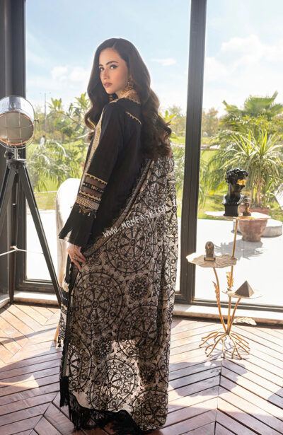 Mahiymaan Luxury Lawn 2022 | MEL-22-3 - Image 2